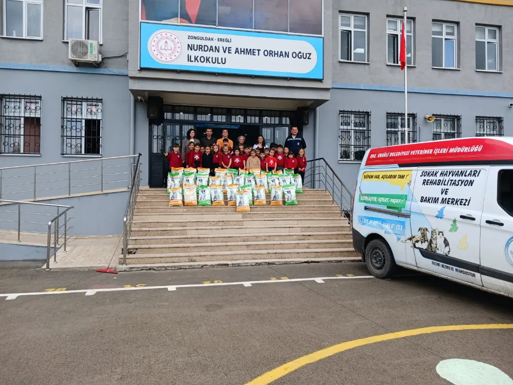 MİNİK KALPLER, BELEDİYE BARINAĞINA MAMA DESTEĞİNDE BULUNDU...