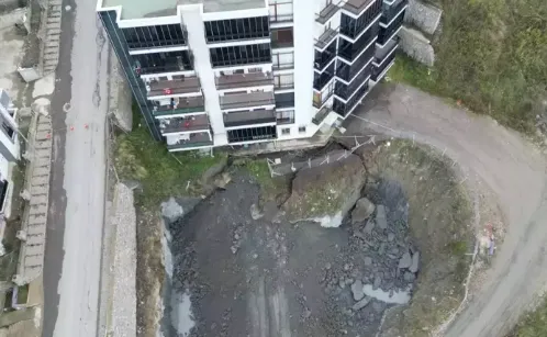 İnşaat alanında toprak kayması... Tahliye edildiler...