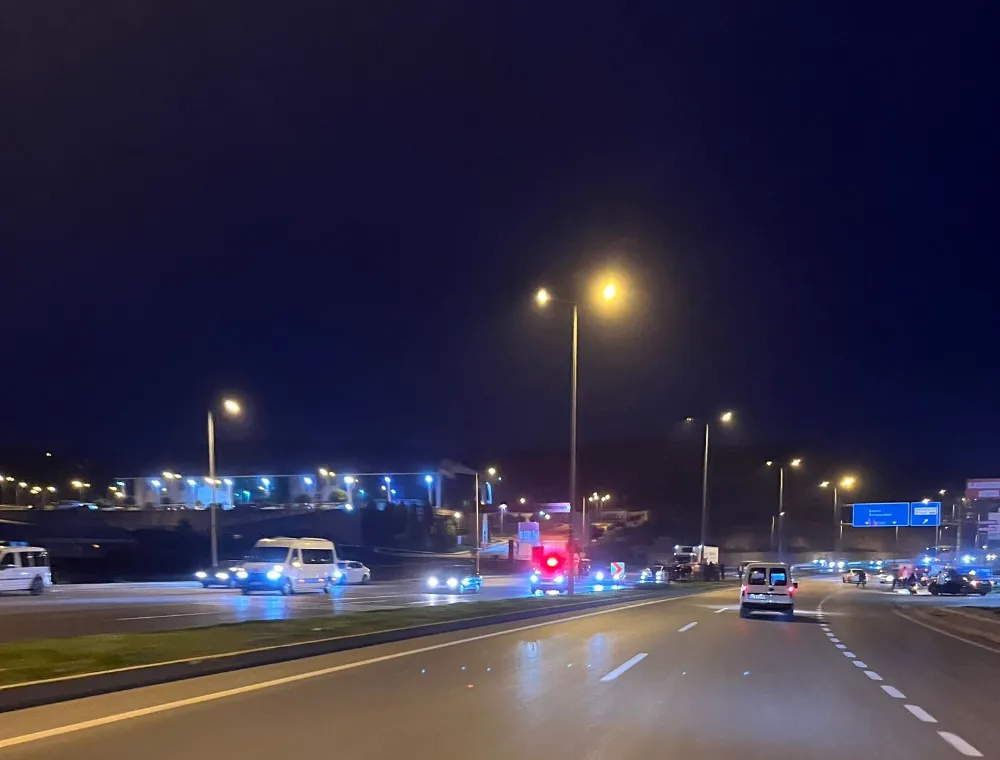 Otobüsten indi… Karşıya geçecekti…